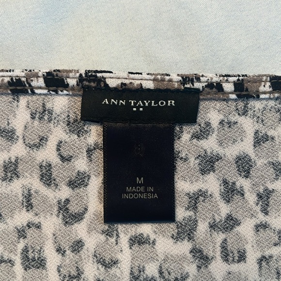 Ann Taylor Sleeveless Blouse - Picture 2 of 9